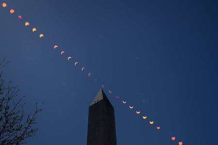 Totale Sonnenfinsternis über Mexiko, den USA und Kanada - am Montag (8. April) stand alles im Zeichen von zwei Himmelskörpern, als der Mond die Sonne für wenige Minuten komplett verdeckte.