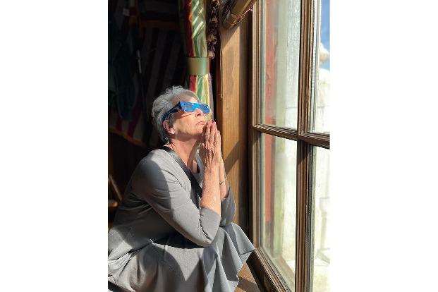 Jamie Lee Curtis nutzte den großen Moment, um ein bisschen für den Weltfrieden zu tun. 