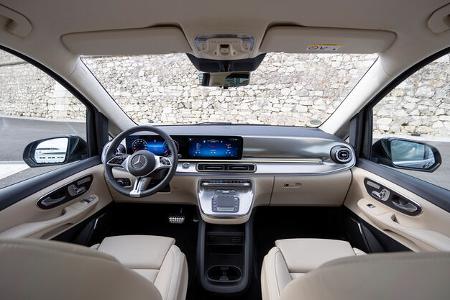 Die neue Mercedes-Benz V-Klasse – Exterieur, Ausstattung u.a. EXCLUSIVE, graphitgrau metallic, MBUX Widescreen Cockpit, Luxussitze, Leder Nappa seidenbeige, EXCLUSIVE Zierelement