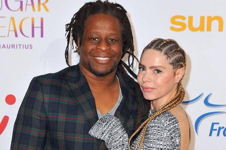 Mola Adebisi und Adelina Zilai verraten das Babygeschlecht