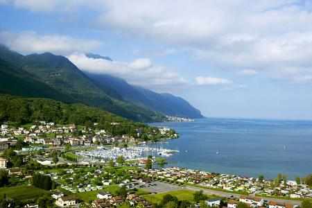 Berge, KŸste, HŠuser, Wolken, WŠlder