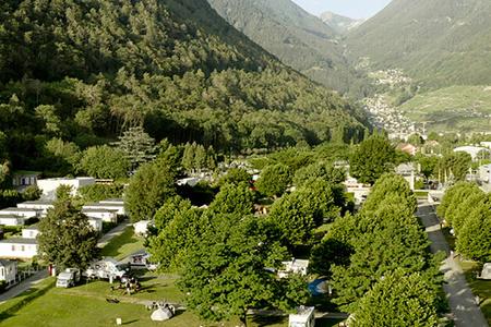 WŠlder, Berge, HŠuser, Campingvans