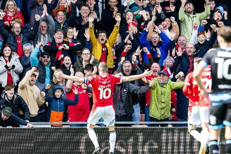 Reynolds-Klub Wrexham feiert den nächsten Aufstieg