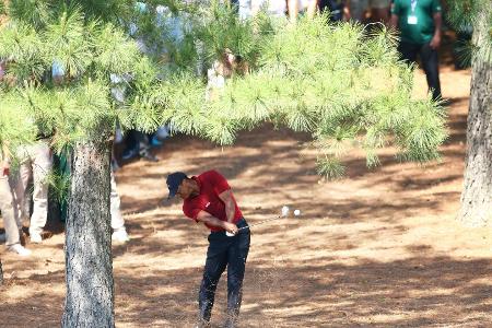 Woods auf Schlussrunde erneut deutlich über Par