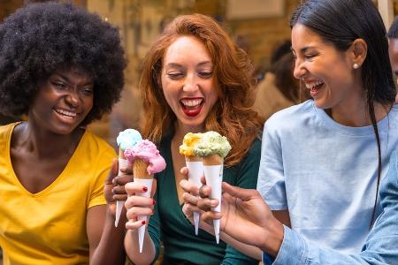 Cannabis, Herzhaftes und alkoholfreies Bier: Die Eis-Trends 2024