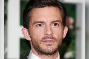 "Jurassic World": "Bridgerton"-Star Jonathan Bailey in der Hauptrolle?