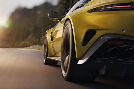 Aston Martin Vantage V8