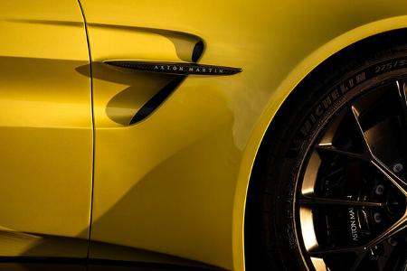 Aston Martin Vantage V8