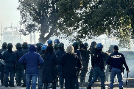 Zehn Polizisten bei Salernitana gegen Florenz verletzt
