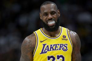 James stürmt aus Pressekonferenz: "Was passiert hier?"