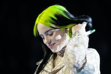 Billie Eilish entert die Bühne im Videospiel 