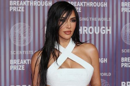 Kim Kardashian entlarvt verrückte Internet-Theorien