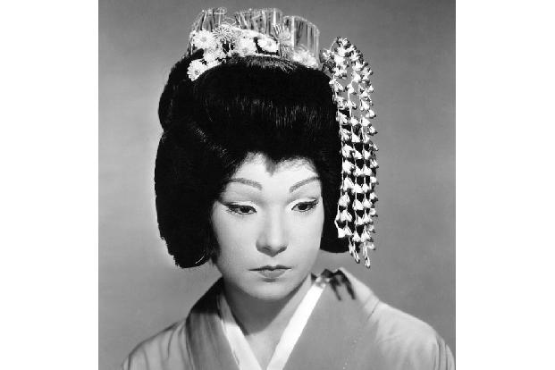Apropos offene Beziehung: Bevor Yves Montand und Shirley MacLaine 1962 gemeinsam 'Meine Geisha‘ drehten, forderte der Franzose Shirleys Ehemann zu einer Wette heraus: Er wettete, dass er Shirley verfü ...