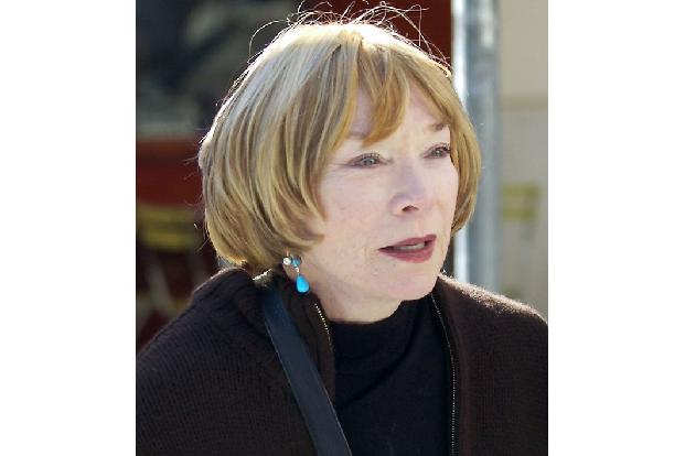 Wann auch immer sie die Zeit dazu fand – Shirley MacLaine hat 15 Bücher geschrieben und veröffentlicht, manche sind Memoiren, andere Esoterikbücher und Lebenshilferatgeber, allesamt sind sie autobiogr ...