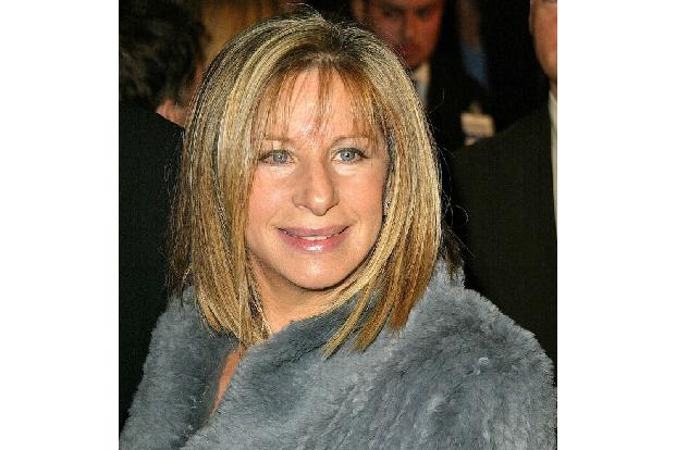 Shirley MacLaine hat denselben Geburtstag wie ein weiterer Hollywood-Superstar: Barbra Streisand. Konsequenterweise feiern die beiden deshalb immer zusammen.