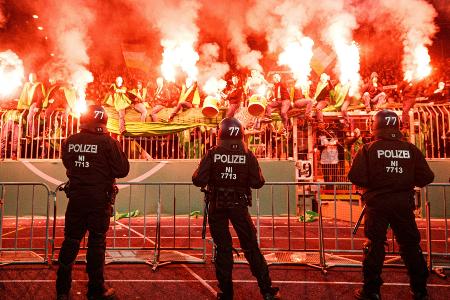 Nach Krawalle im Derby: Heftige Geldstrafe für Braunschweig