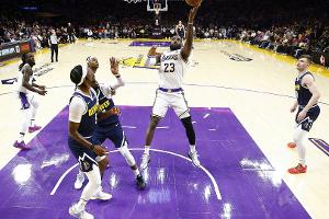 NBA: Lakers und LeBron James wenden Sweep ab