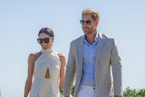 Ohne Ehefrau Meghan: Prinz Harry fliegt alleine zurück nach London