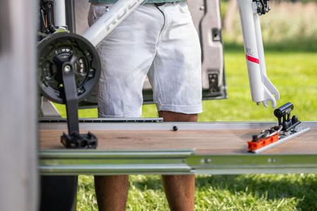 Globe-Traveller 2Z Campingbus Auszughalterung