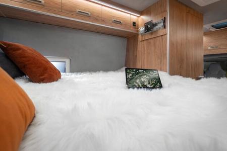 Campingbus Globetraveller 2Z Oberschränke und Fernsehhalterung