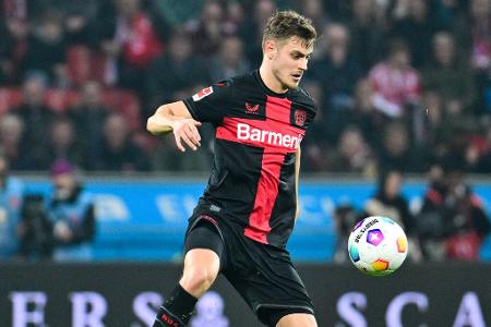 ABWEHR: Josip Stanisic - Note: 3,0 - Wirkte in der Anfangsphase etwas nervös. Brauchte einige Minuten, um richtig im Spiel anzukommen. Hielt Frimpong bei seinen vielen Offensivaktionen den Rücken frei. Eigene Flankenläufe traute er sich eher selten zu.