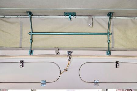 Oldie-Caravan Mostard