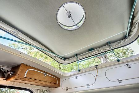 Oldie-Caravan Mostard