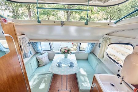 Oldie-Caravan Mostard