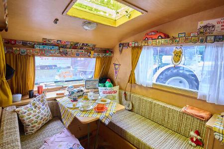 Caravan Oldtimer Dethleffs Sitzgruppe