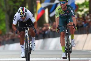 Platz zwei zum Giro-Auftakt: Schachmann schlägt Pogacar