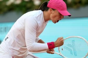 Swiatek wehrt Matchbälle ab und triumpiert in Madrid