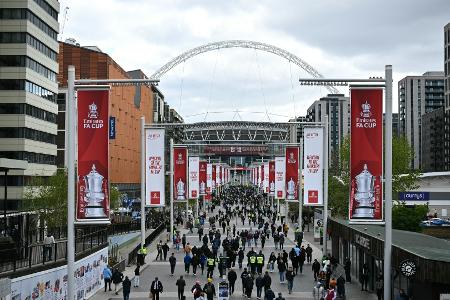 Paris brummt - der BVB will der Partyschreck sein