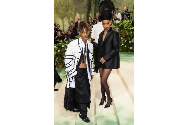Die Geschwister Jaden und Willow Smith hatten ihre Outfits aufeinander abgestimmt. Jaden trug zudem Sneaker aus seiner eigenen Kollaboration mit New Balance.