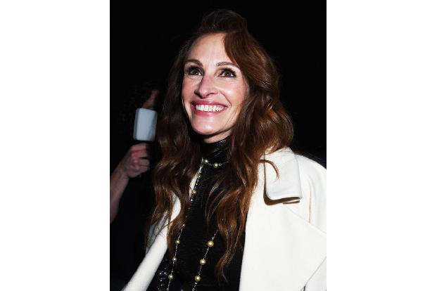 Julia Roberts wurde schon früh in ihrer Karriere klar, dass sie in Hollywood keine Ruhe vor den Fotograf*innen haben würde, die stets auf der Jagd nach ihrem berühmten Lächeln sind. Pretty Woman zog d ...