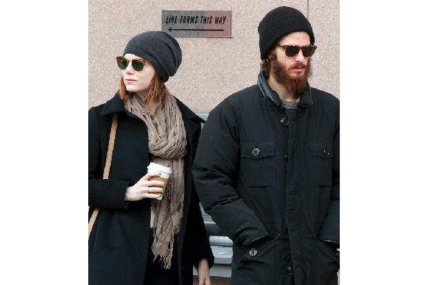 Besonders clever versteckten sich Emma Stone und Andrew Garfield, wenn sie zusammen essen gingen. Sie hielten Karten hoch, auf denen stand: 