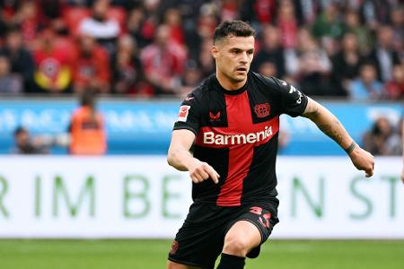 MITTELFELD: Granit Xhaka - Note: 2,0 - In der Rückwärtsbewegung zunächst einige Male etwas zu langsam. Ansonsten der gewohnt zuverlässige Spielgestalter. Machte auch unter hohem Druck kaum Fehler. Eröffnete mit einem unglaublichen Zuspiel die Räume zum 2:0.
