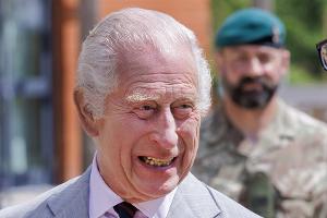 König Charles ist froh, aus "seinem Käfig" zu kommen