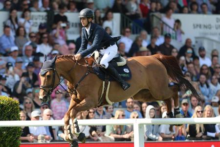 Deutsches Spring-Derby: Jüngel siegt erneut in Hamburg
