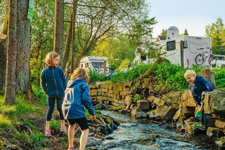 Brunnenbach, Westrand, Natur, Familie