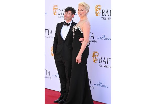 Hannah war zudem selbst in zwei Kategorien nominiert, musste sich aber der Konkurrenz geschlagen geben. Die Britin reagierte bei der Verkündung cool: Als die Kamera auf sie schwenkte, nahm sie demonst ...