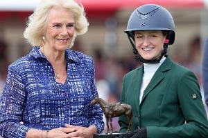 Königin Camilla: Auch ohne Charles strahlt sie bei Reitturnier