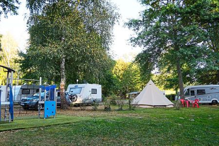 Gouéret, Zelt, Campingplatz, Caravans, Auto