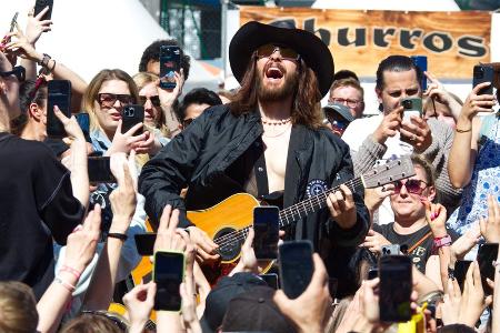 Mitten auf dem Alexanderplatz: Jared Leto gibt Überraschungskonzert