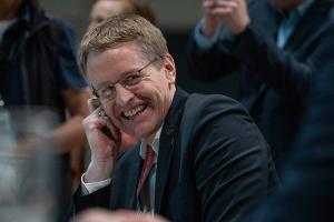 "Riesenbedeutung für das Land": Holstein-Party im Landtag