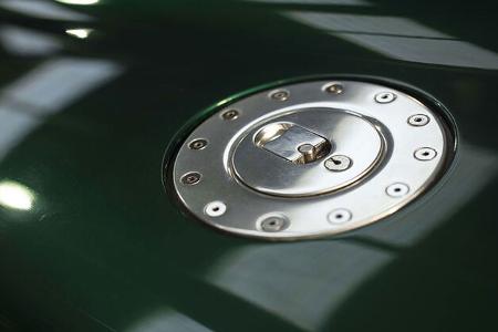 2000 Aston Martin Project Vantage