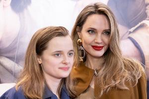 Vivienne unterstützt ihre Mutter Angelina Jolie bei TV-Auftritt