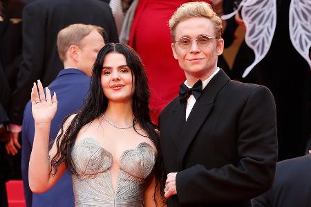 Matthias Schweighöfer und Ruby O. Fee legen eleganten Auftritt hin