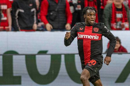 Jeremie Frimpong (bis 88.) - Note: 3,5 - Verpasste gleich drei Mega-Chancen (23., 34. und 45.). Mindestens eine seiner Gelegenheiten hätte er machen müssen. Wirbelte die römische Abwehr mit seinem Tempo ordentlich durcheinander. Brach immer wieder bis in den Strafraum durch.