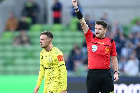 Betrug mit Gelben Karten: Fußballer in Australien festgenommen