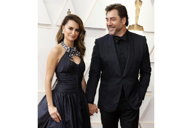 Als Penélope Cruz und Javier Bardem für den Film 'Loving Pablo' zusammen vor der Kamera standen, wurden sie auf ihre gemeinsame Arbeit angesprochen. Die Spanierin zeigte sich pragmatisch 